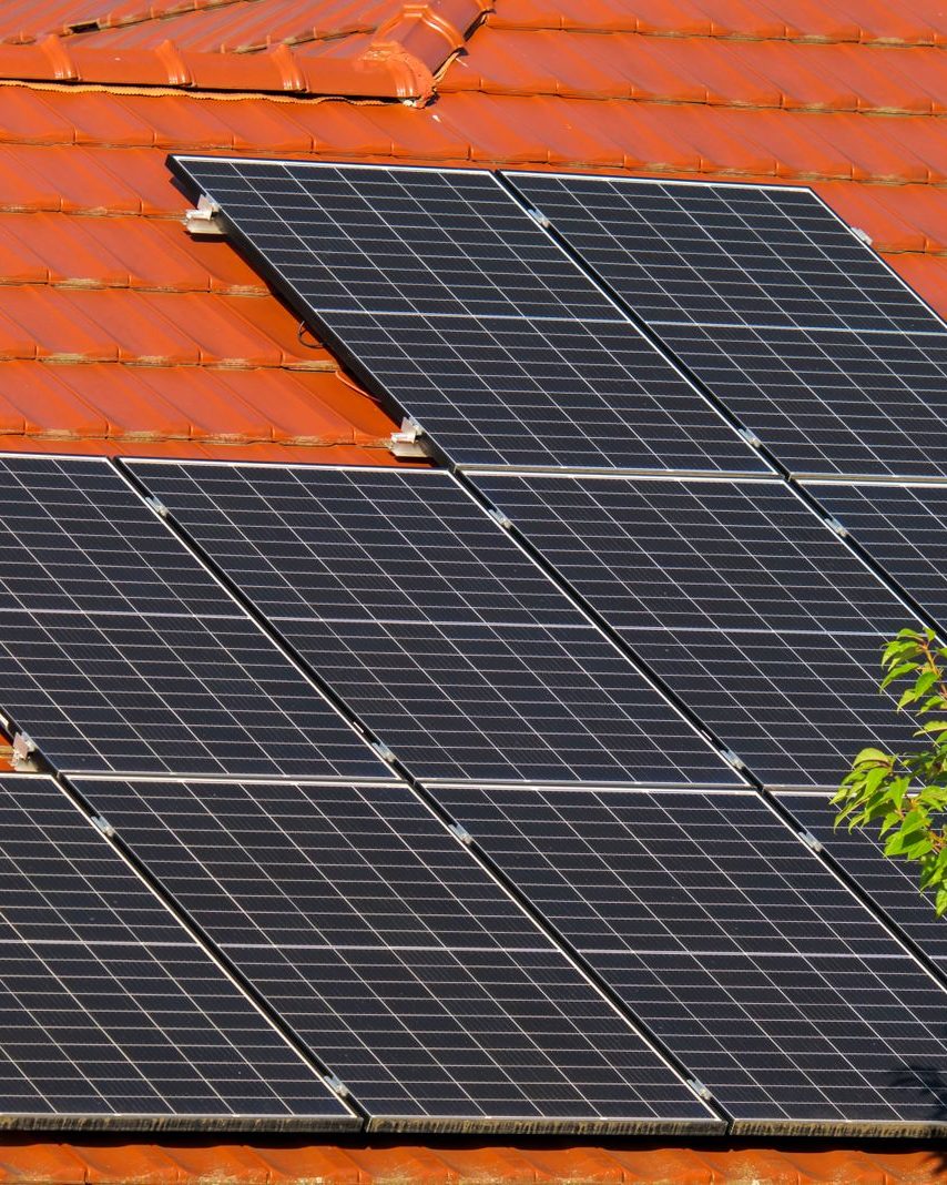 Moduli fotovoltaici su tetto in coppi