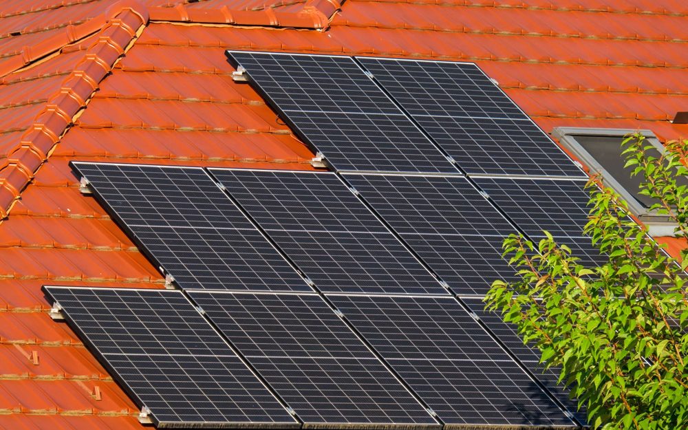Impianto fotovoltaico su tetto in coppi